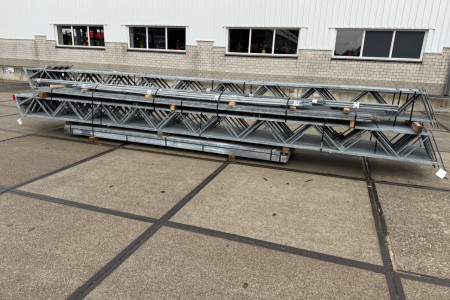 12.80 x 40.00m (512m²)